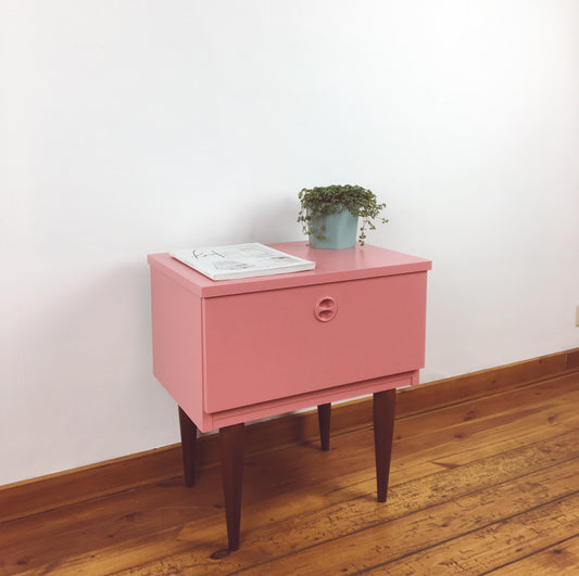 Roze vintage kastje