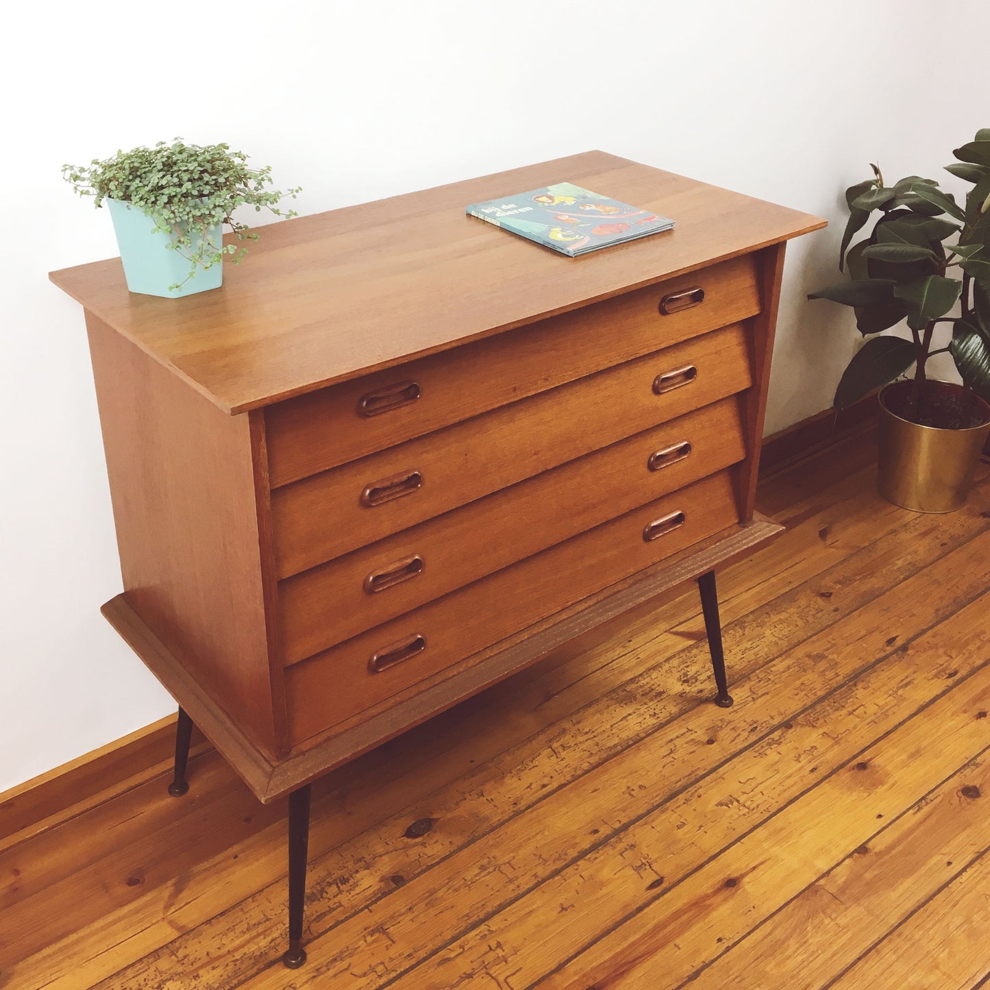 Vintage commode